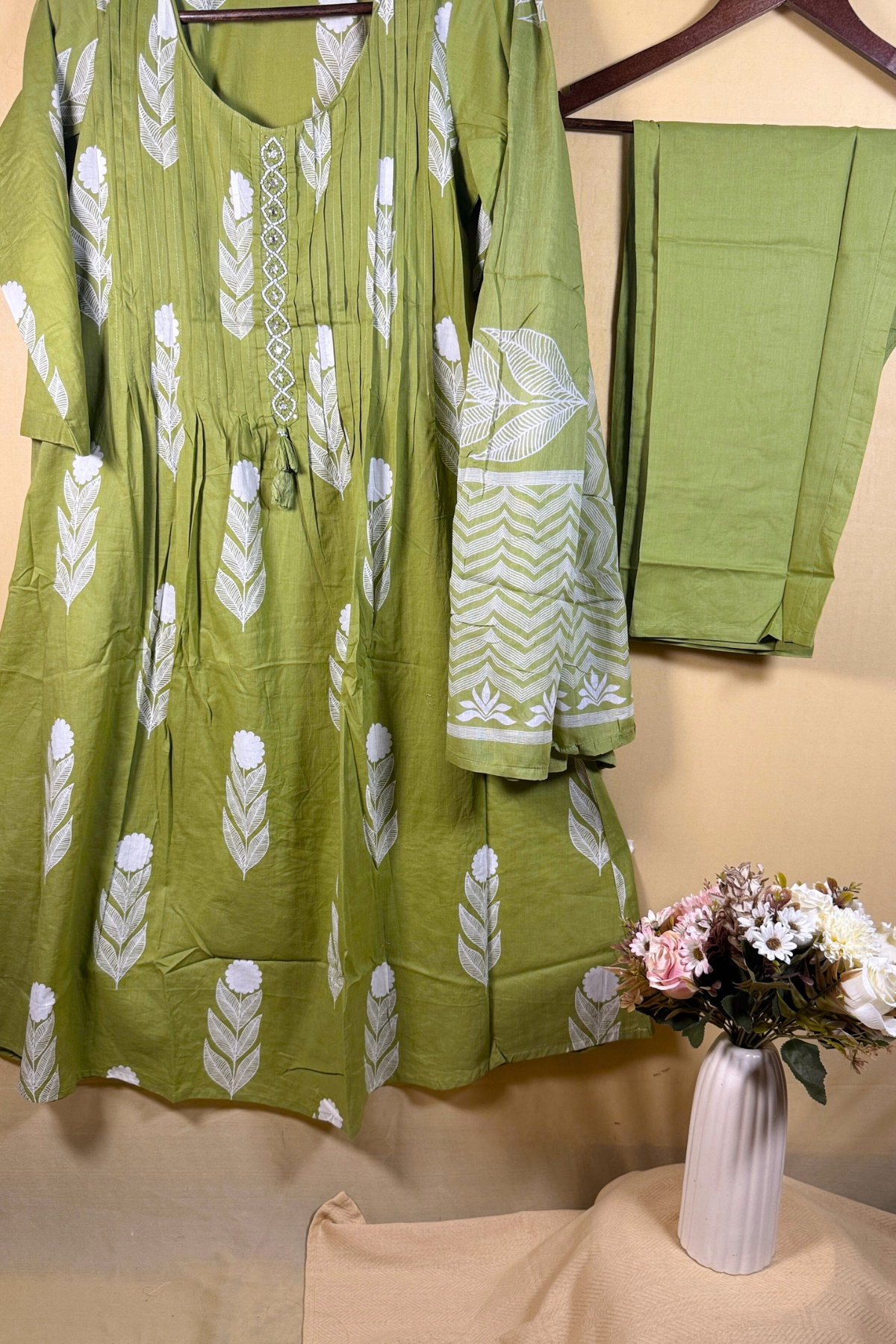 Cotton Suit Set with White Feather Print