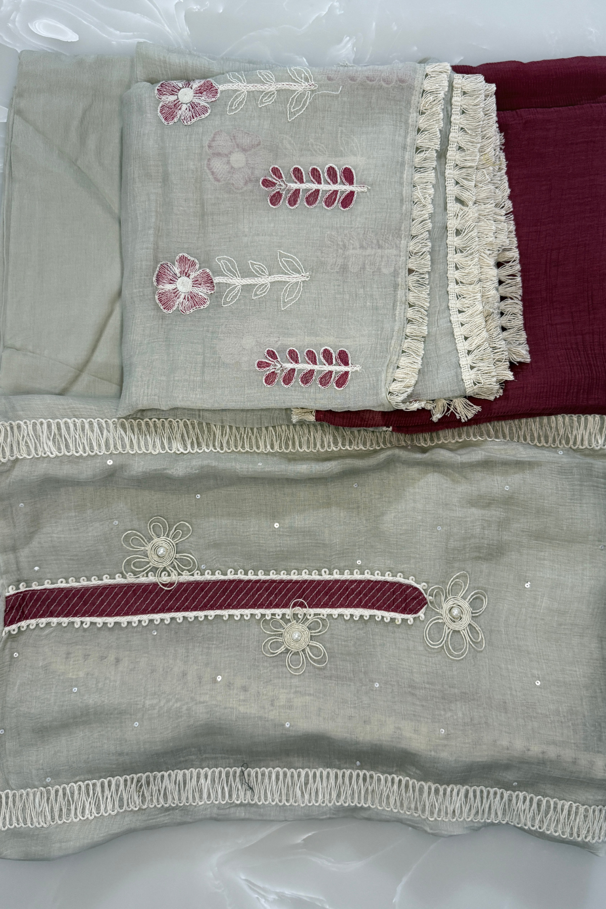 Mul Cotton Suit Set with Maroon Accents